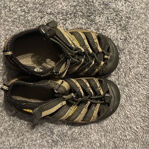 Kids keen shoes only worn a handful of times.